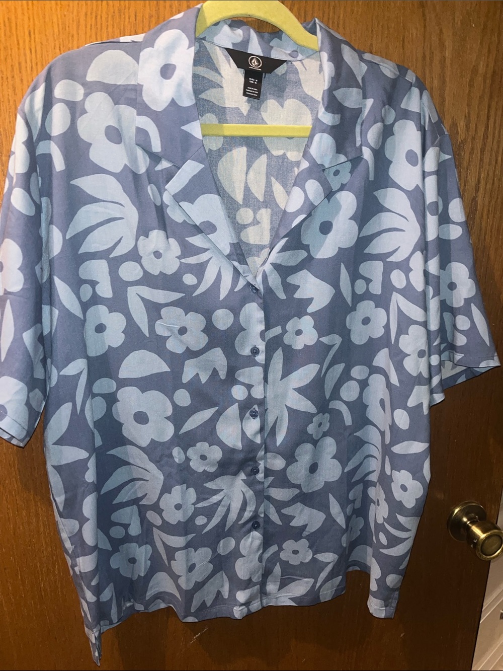 Volcom Men's Blue Floral Short-Sleeve Button-Down Shirt see flaw and picture